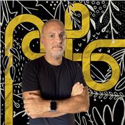 Laureato in Economia e Commercio, abilitato alla professione, impartisce lezioni di Economia Politica ed economia aziendale